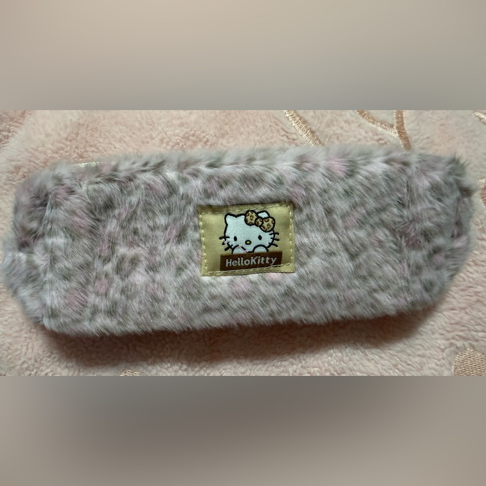 🆕 Nwot Hello Kitty Furry Gray and Pink bag